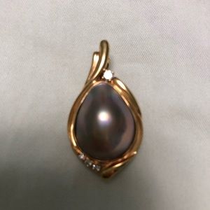 14K Pendant with a Black Pearl and Diamonds
